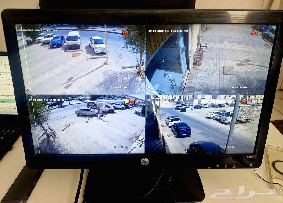 Offering 3 computer monitors at a surprising price64462145018243112