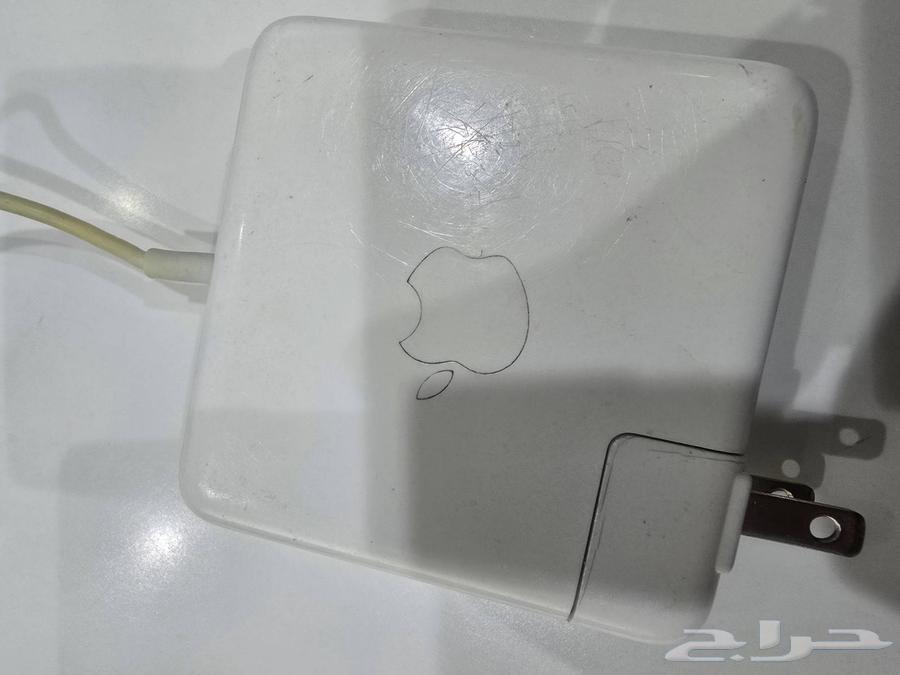 ماك بوك برو شاشة 15.6 نظيف جدا جدا وبطارية قوية64462049018626110