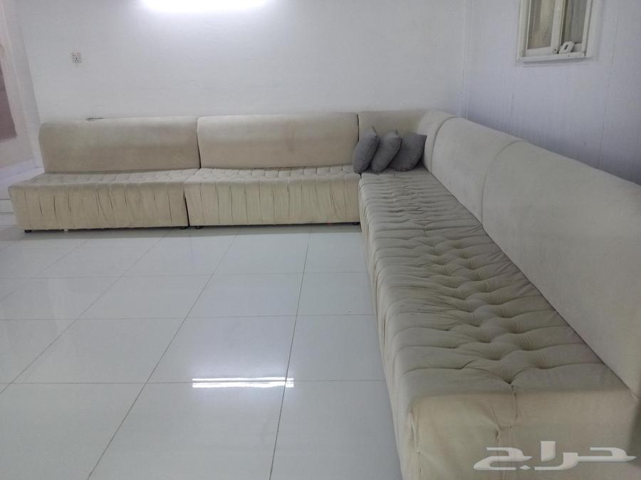 كنب مستعمل للبيع عيبه انه انا بحي تراب وهو لونه سكري64462212367617111