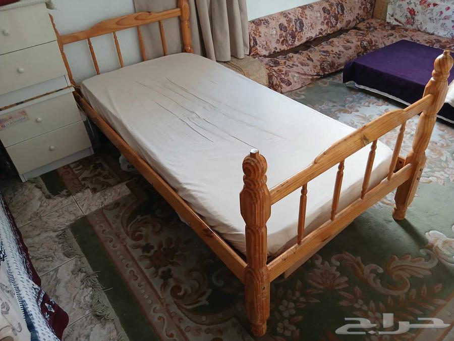 سرير خشبي بحالة جيدة السرير فقط 175 ريال السرير مع المرتبة 264457810192386110