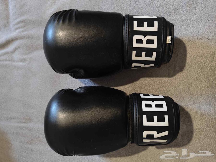 12oz Boxing Gloves Used for Only 3 Weeks64458289282051110