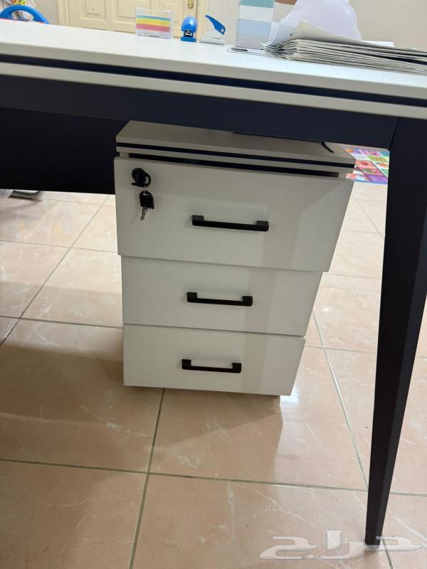 مكتب مكون من 5 قطع فخم ونظيف64460229339010110