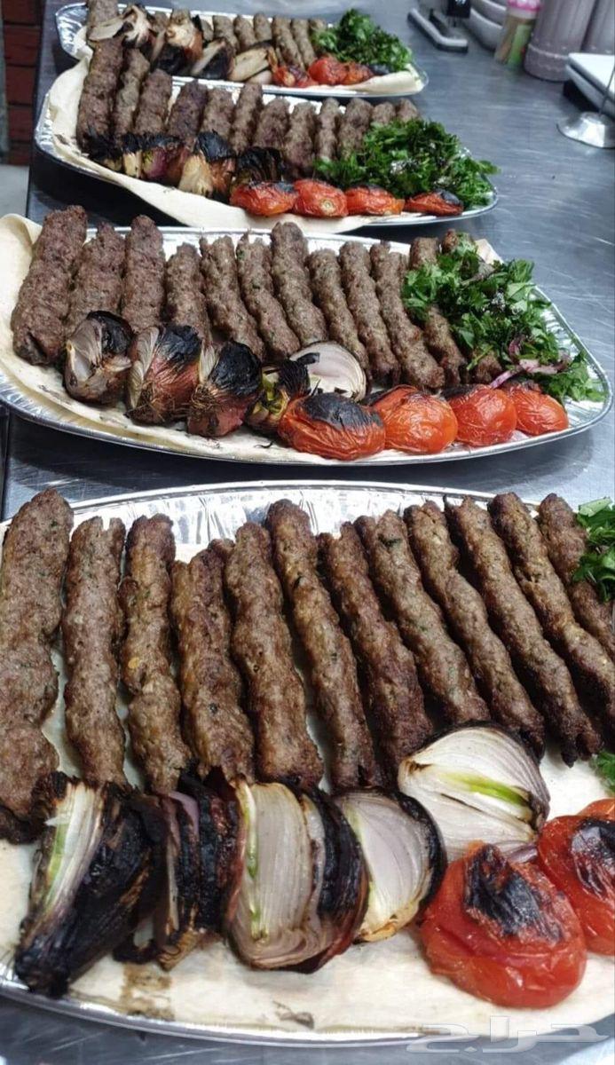 صواني المشويات مع سلطاتها64444727645953112