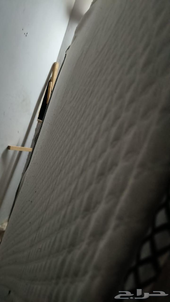 للبيع سرير خشب اصلي مع مرتبه نفرين السرير بي حاله جيده64457703197057111