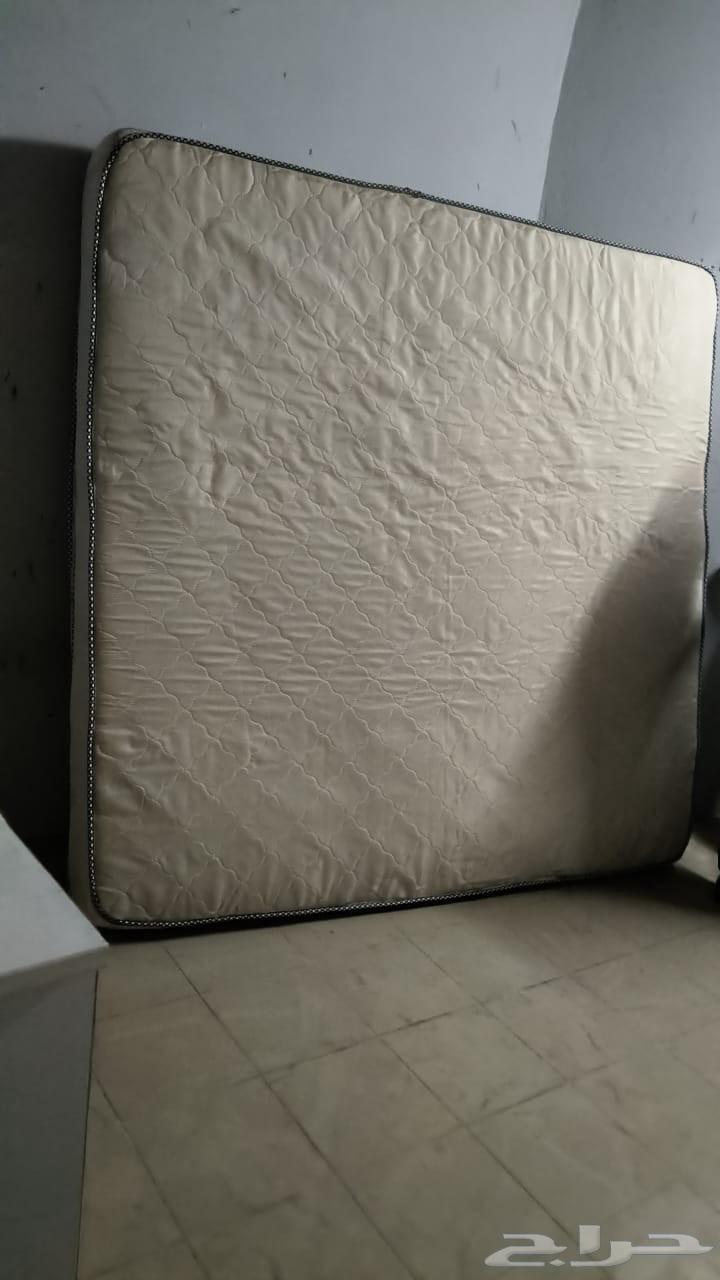 للبيع سرير خشب اصلي مع مرتبه نفرين السرير بي حاله جيده64457703197057112