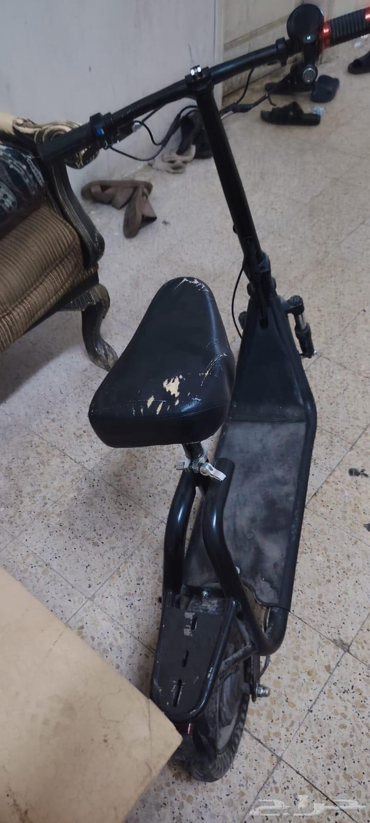 لسكوتر. خربنا البطاريه بس64460161163650110