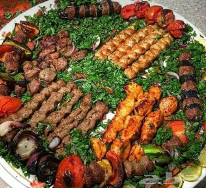 صواني المشويات مع سلطاتها64444727645953110