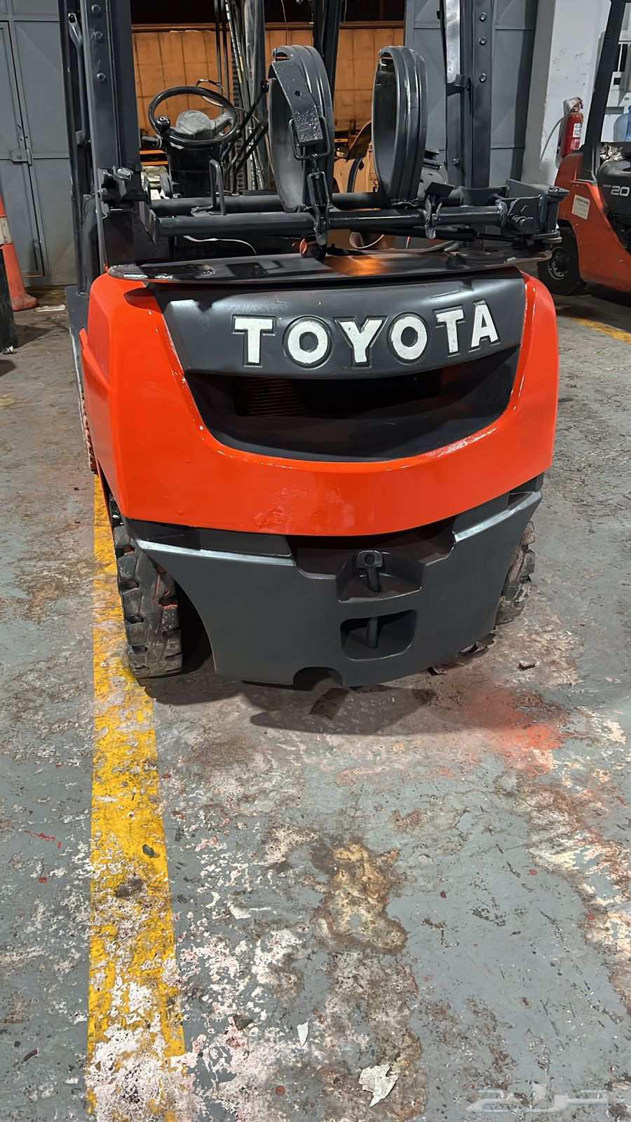 رافعه شوكية تويوتا 2ونص طن بحاله ممتازة64623442223617114