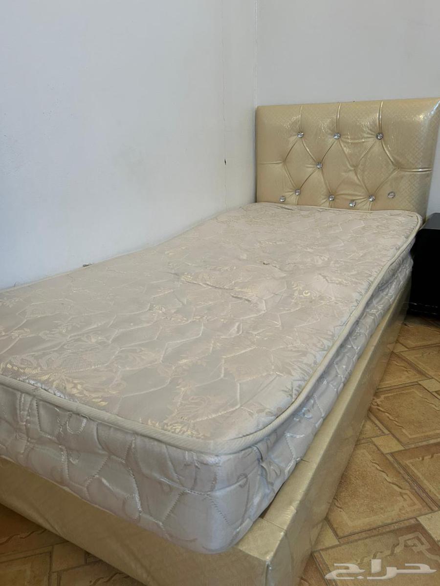 سرير للبيع على السوم64463361988354112