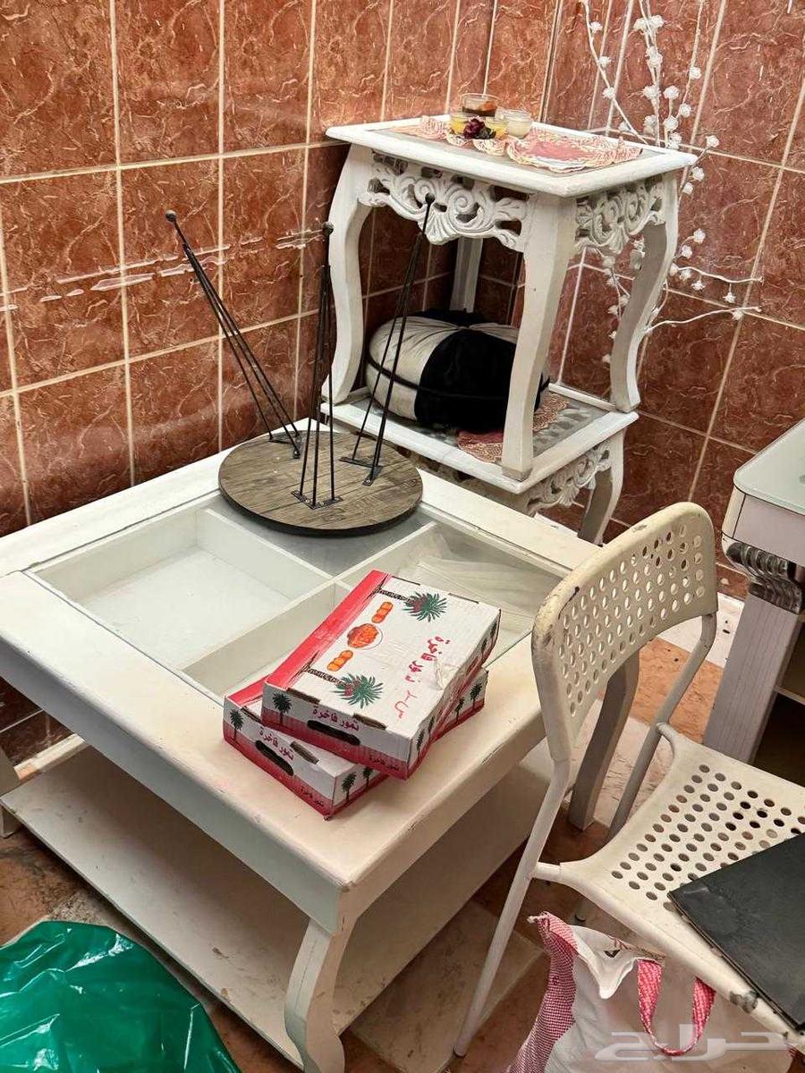 Dining table without chairs and 3 serving tables64463903329283111